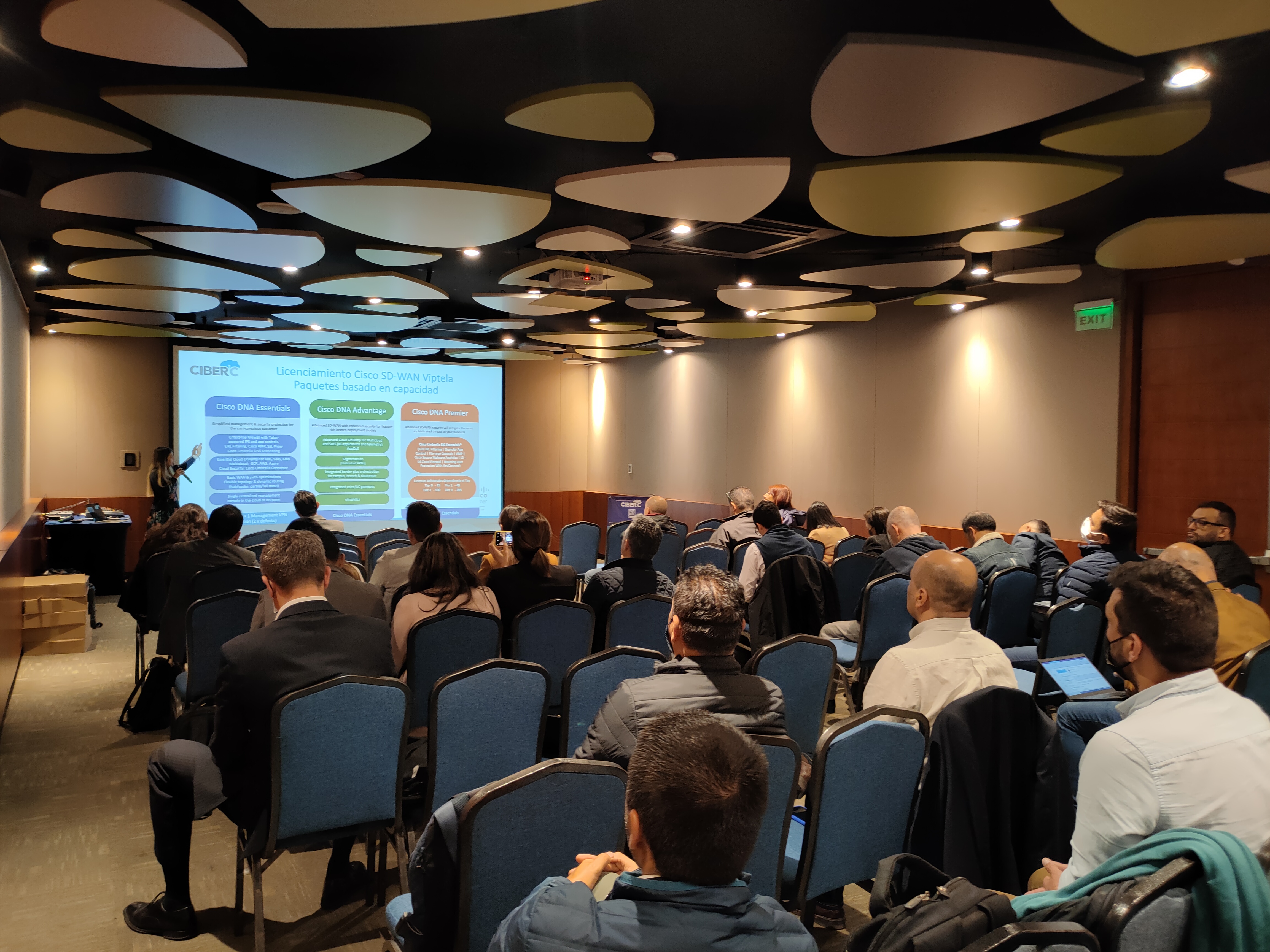 CAPACITACIÓN SD-WAN AL EQUIPO COMERCIAL DE ETB