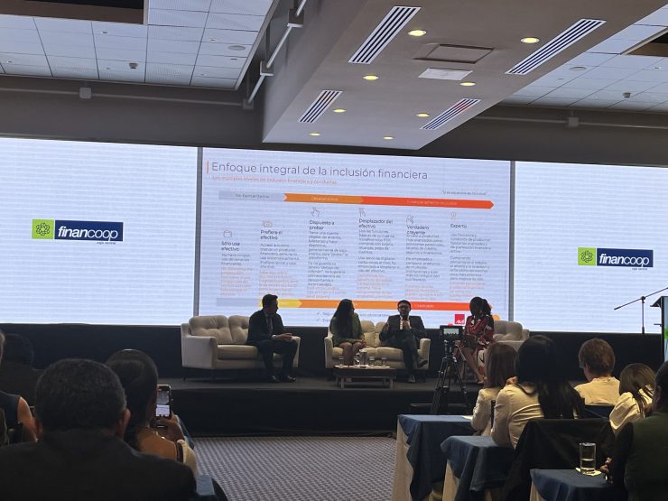 Fotos congreso 24 a¤os Financoop (8)